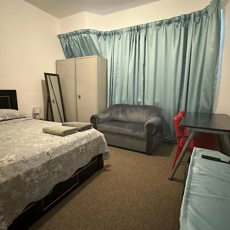 Double Room With Shared Bathroom - No Parking Space Abu Dhabi Exterior photo