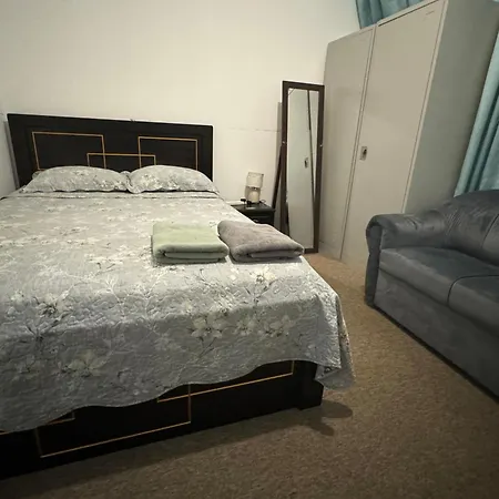 Double Room With Shared Bathroom - No Parking Space Abu Dhabi Exterior photo