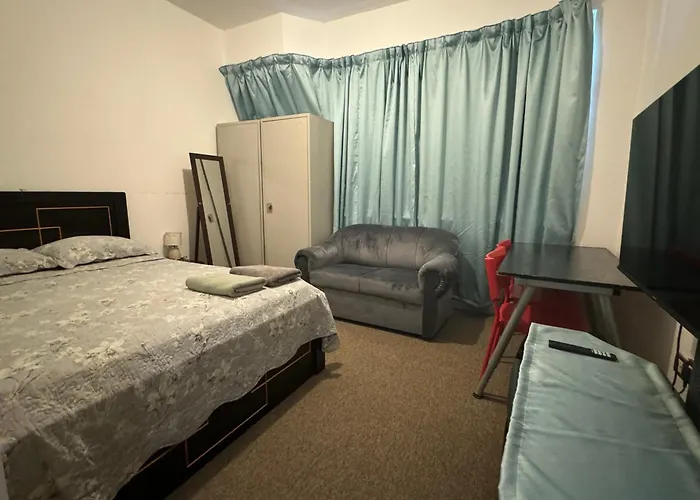 Double Room With Shared Bathroom - No Parking Space