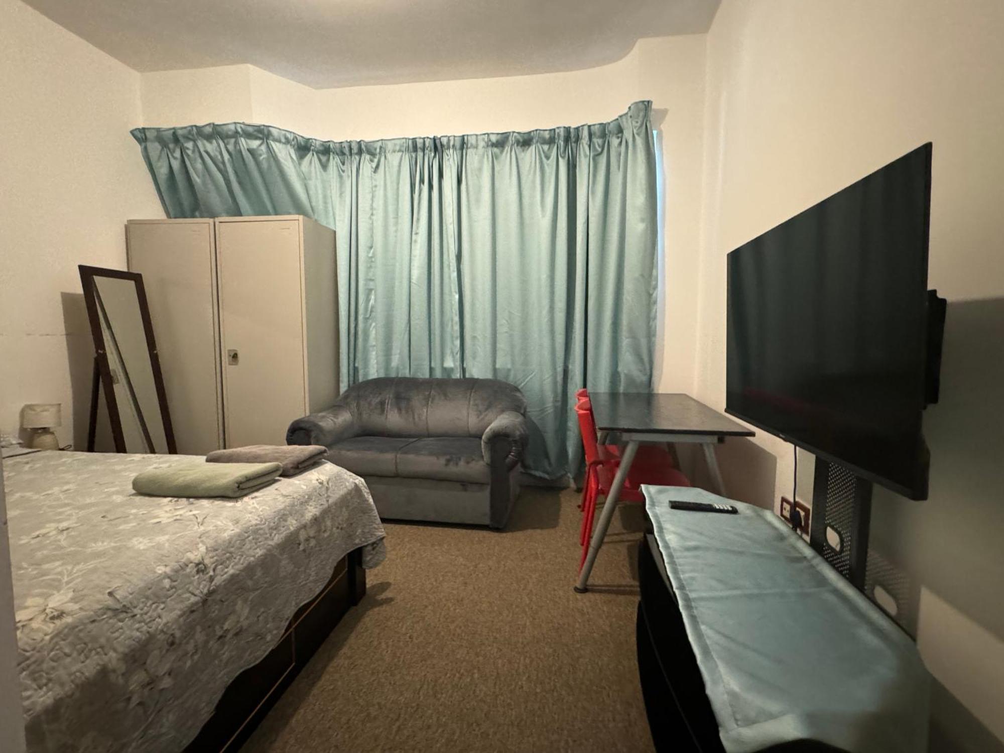 Homestay Double With Shared Bathroom - No Parking Space *