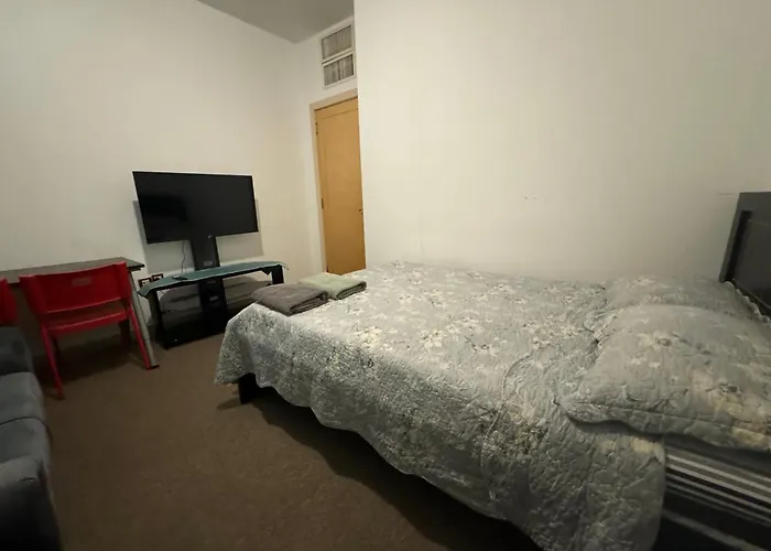 Double Room With Shared Bathroom - No Parking Space